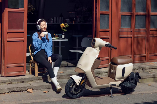 欧陆登录：小牛电动发布B2胡椒白全新配色，两轮电自市场掀起精致复古风潮